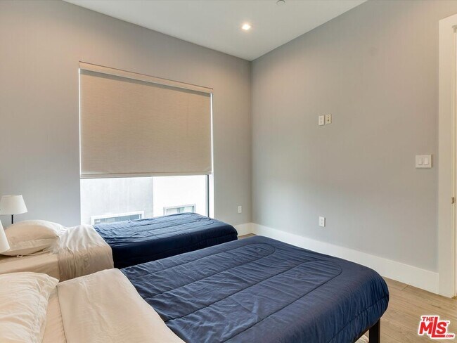 Building Photo - 4830 Pickford St