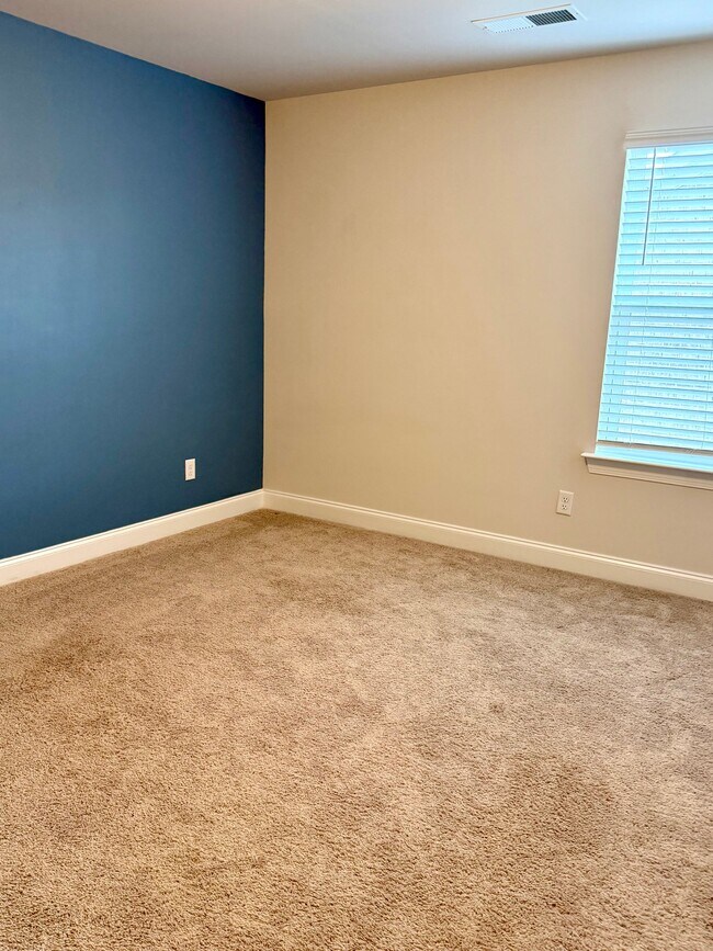 Building Photo - 416 Deveron Dr