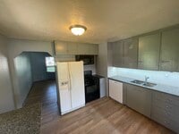 Building Photo - 403 E 2nd St