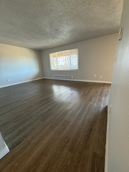 Building Photo - 308 Summit Ave N