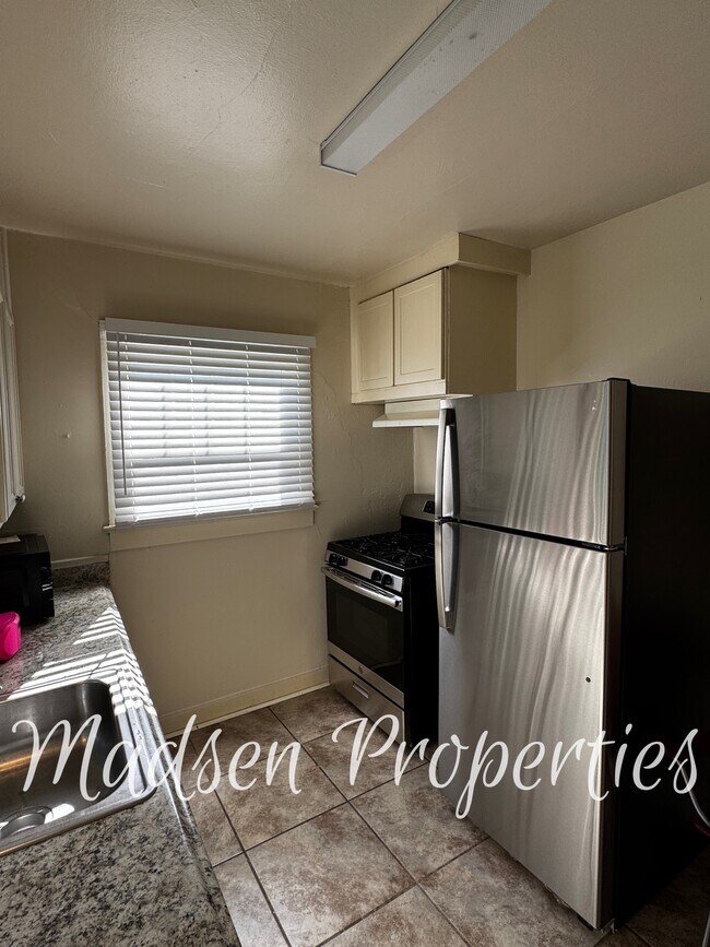 Building Photo - 2350 B St