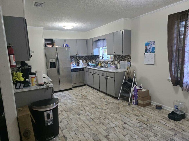 Building Photo - 234 Deerwood Dr