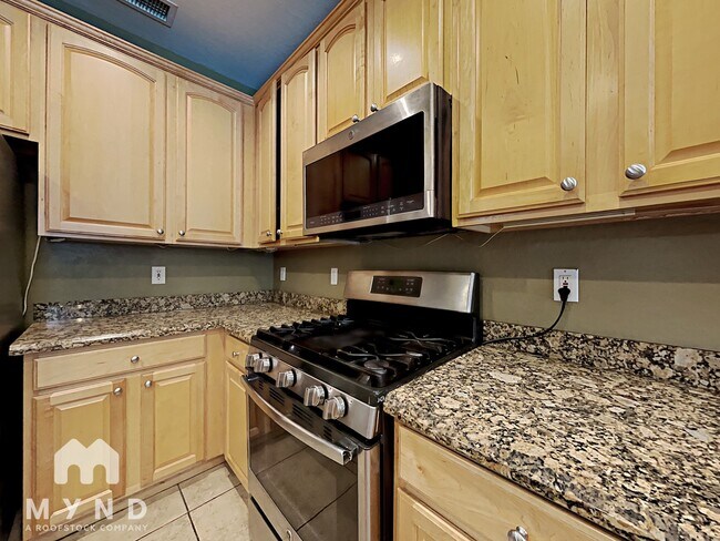Building Photo - 231 W Flamingo Dr