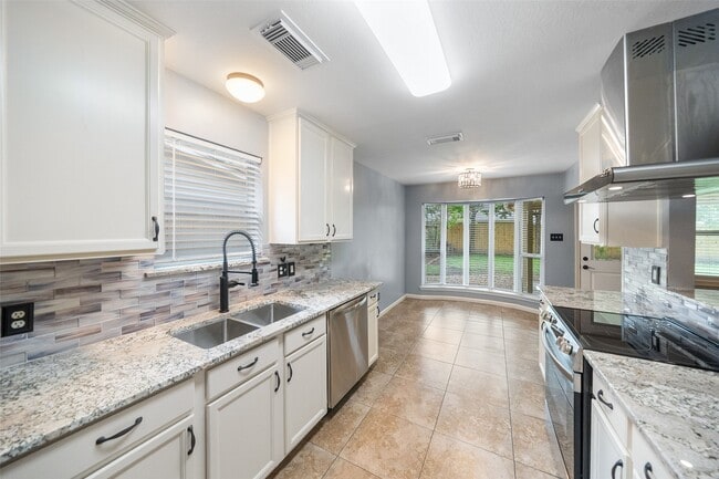 Building Photo - 16330 Autumn Wind Dr