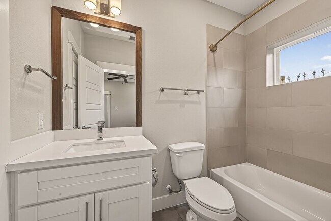 Building Photo - 2010 St Charles St