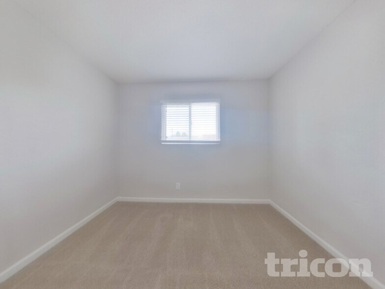 Building Photo - 2236 Dunlap Dr