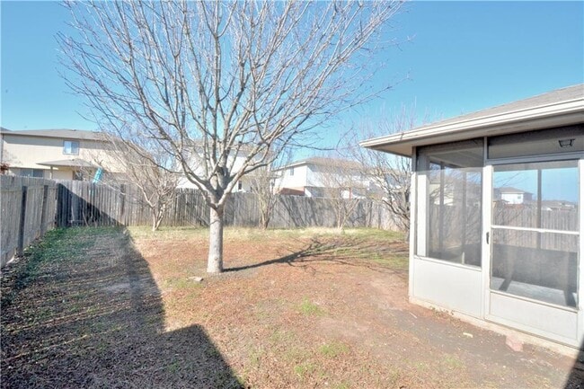 Building Photo - 1520 Darjeeling Dr