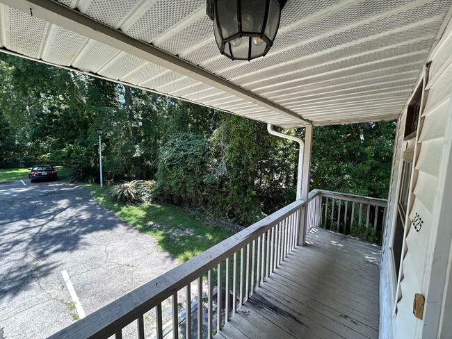 Building Photo - 2/2/ Walking Distance To Capital Regional ...