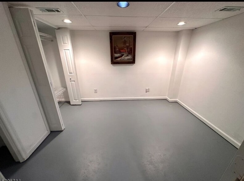 Building Photo - 228 S 16th Ave