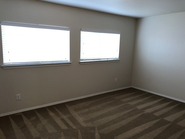 Building Photo - SPACIOUS 3 BEDROOM FEATURING 2 LIVING AREA...