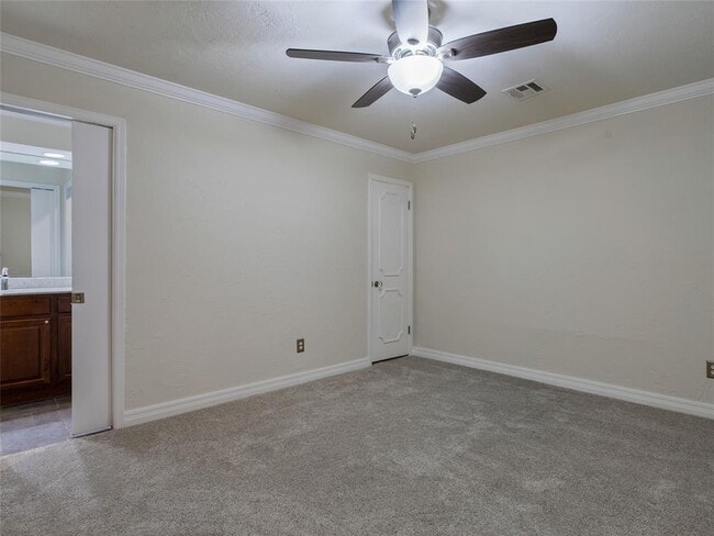 Building Photo - 3025 Pine Ridge Rd