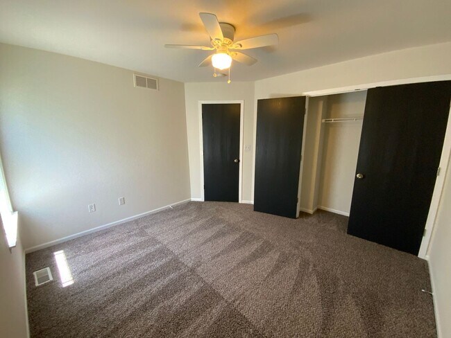 Building Photo - 4 Bedroom newly remodeled Duplex