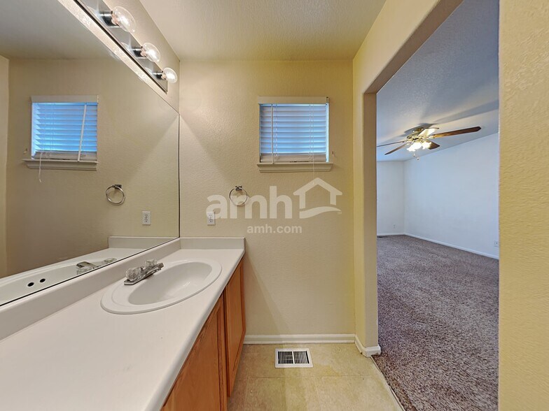 Building Photo - 582 W 91st Dr