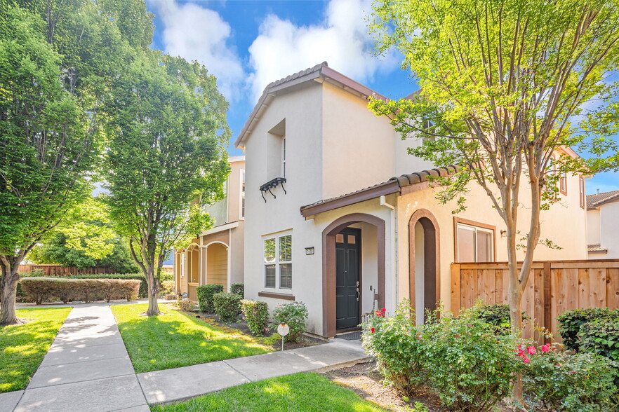Primary Photo - 1658 Glenmore Dr
