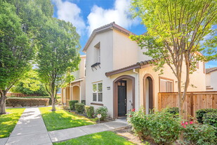Building Photo - 1658 Glenmore Dr
