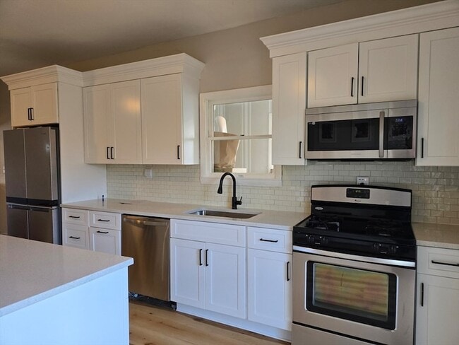 Building Photo - 52 Sidney St