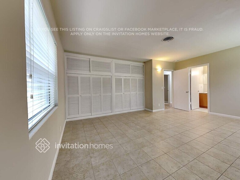 Building Photo - 7700 W Lake Dr