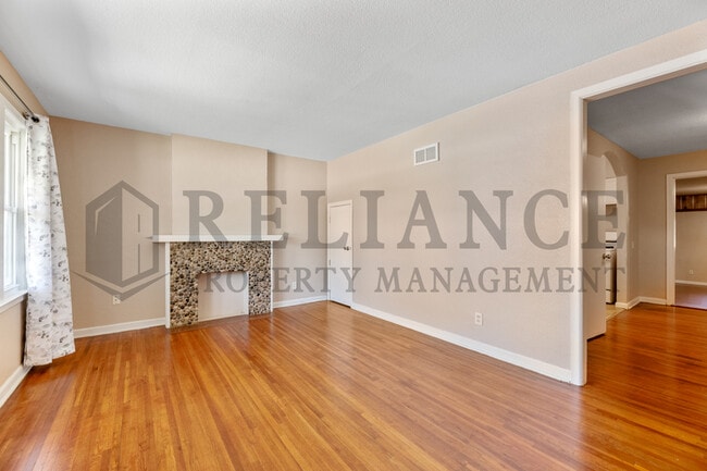 Building Photo - 536 S Glendale St