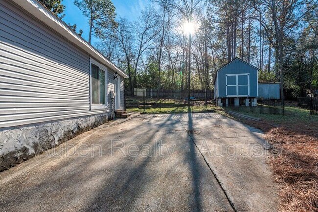 Building Photo - 250 Brooks Dr