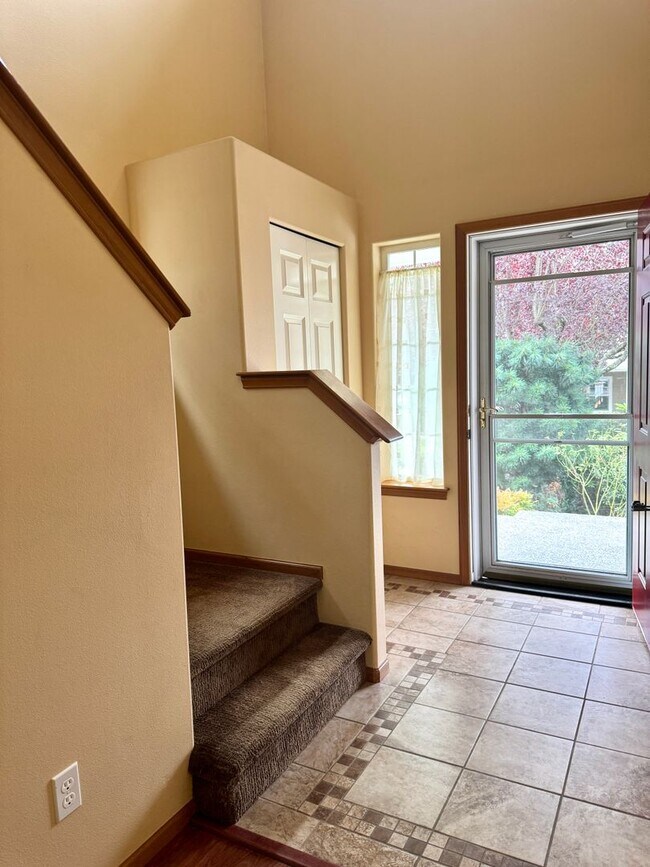 Building Photo - 10595 NE Kingston Meadow Cir
