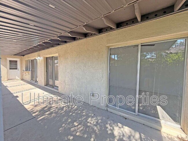 Building Photo - 1021 W Mission Ln