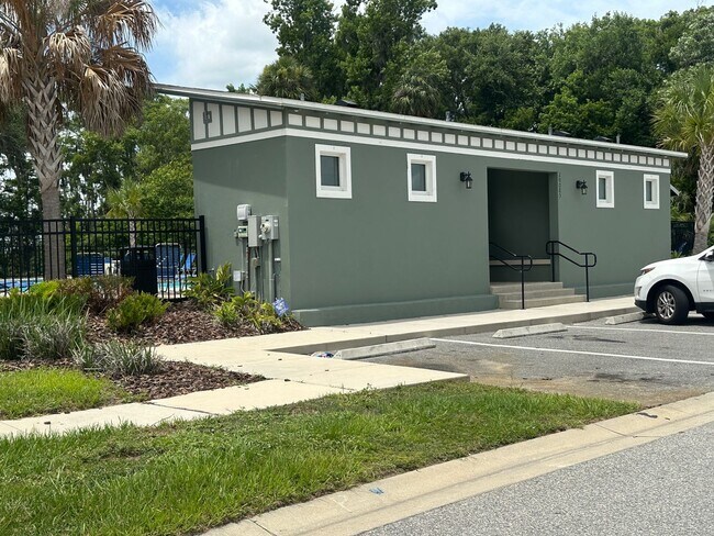 Building Photo - 2 Bedroom + Office / 2 Bath Duplex for Rent in Leesburg -  Move In Special !!!!