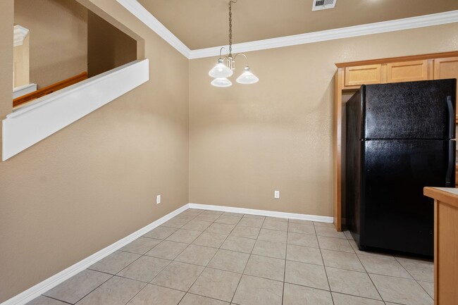 Building Photo - Updated Duplex in a perfect location!