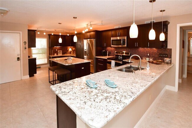 Building Photo - 4730 Brittany Dr S