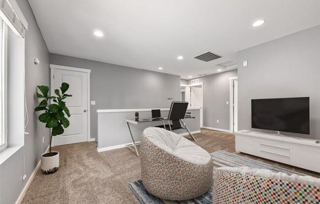 Building Photo - Updated 3 bedroom, 2.5 bath home in Tacoma!