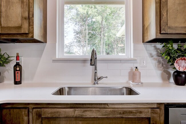 Building Photo - Brand New Home In Noble!