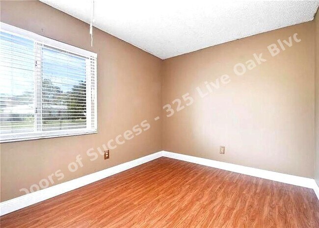 Building Photo - 325 Live Oak Blvd
