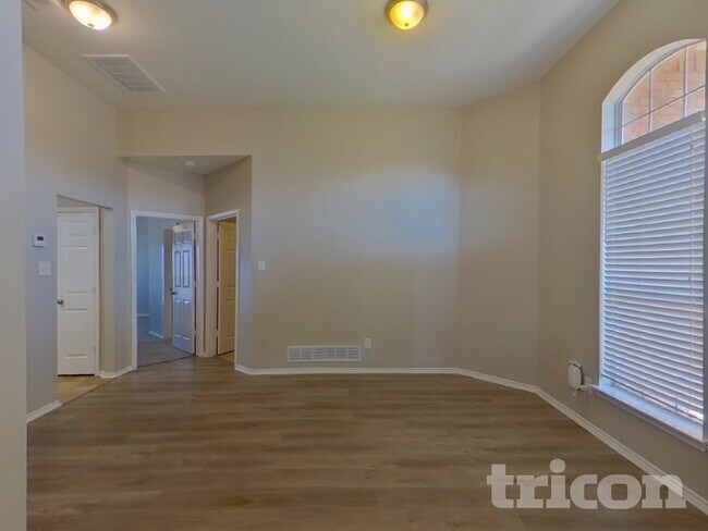 Building Photo - 1081 Treehouse Ln