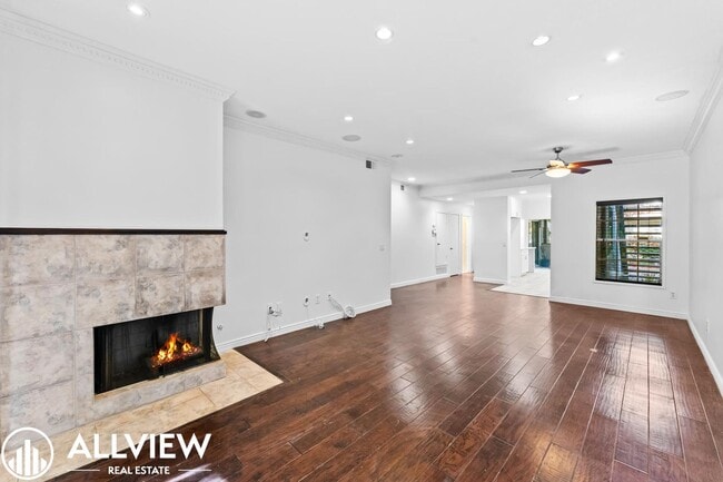 Building Photo - Beautifully Renovated 2-Bed, 2-Bath Home in a Gated Community!