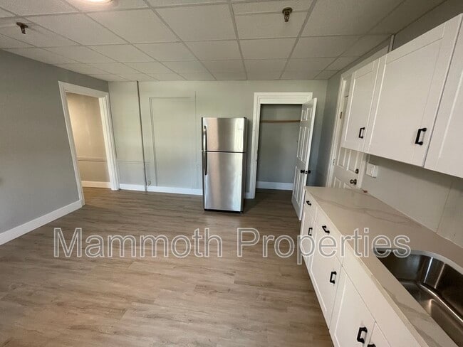 Building Photo - 539 Pine St