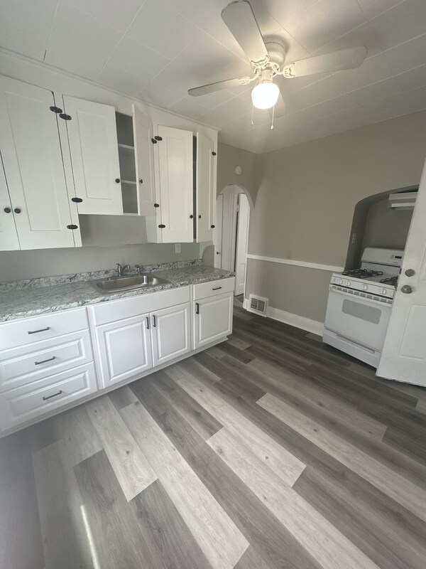 Building Photo - 3155 W 84th St