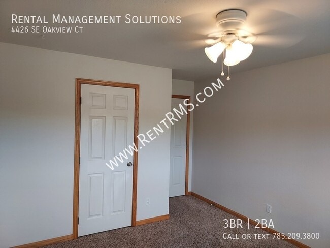 Building Photo - 4426 SE Oakview Ct