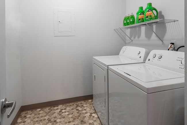 Building Photo - Pilgrim Village - Canton, MI