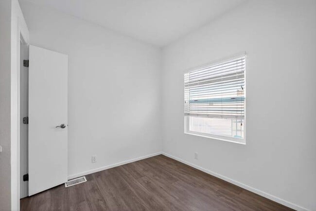 Building Photo - 121 1st Ave