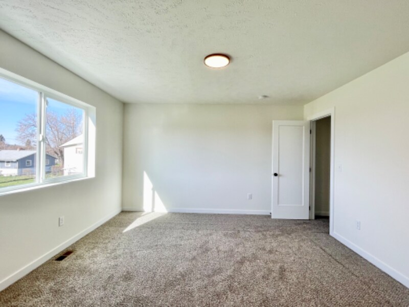 Building Photo - 10320 E Augusta Ave
