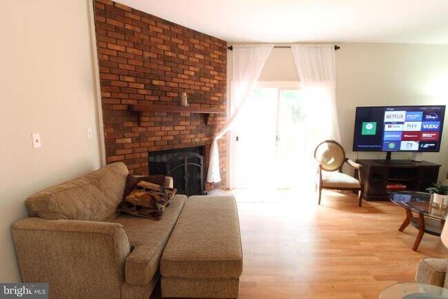 Building Photo - 41 Brookview Cir