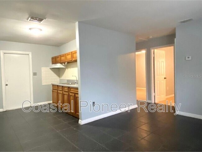 Building Photo - 9502 N 11th St