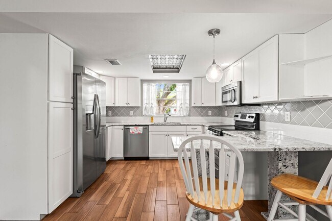 Building Photo - Perfect Retirement Condo