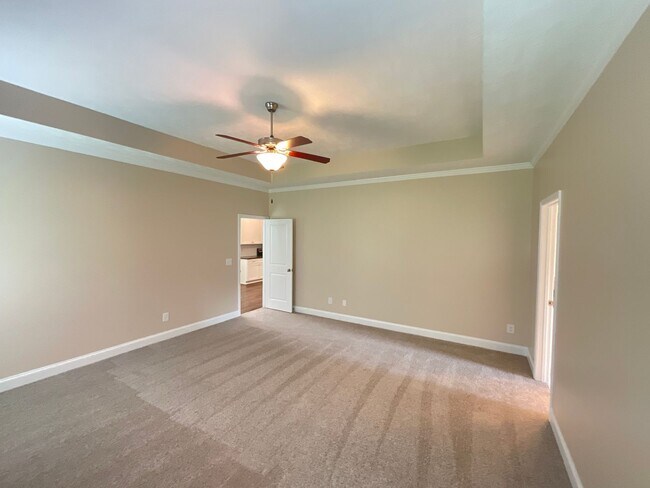 Building Photo - ****Rent Special***** 50% off the first re...