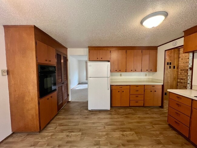 Building Photo - West Olympia Tri-Level Home