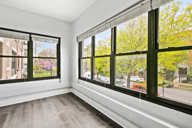 Building Photo - 4555 Malden St
