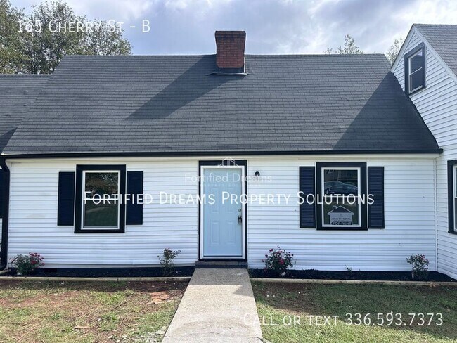 Building Photo - 165 Cherry Dr