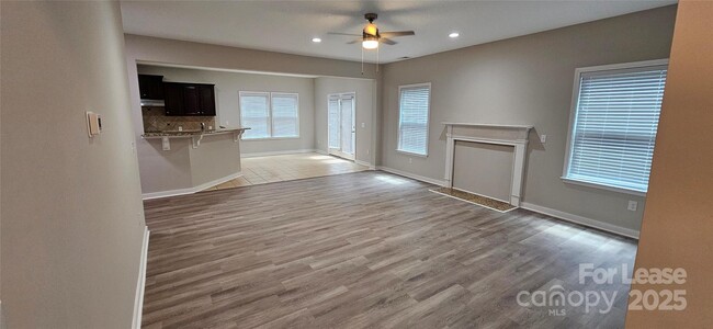 Building Photo - 1038 Albany Park Dr