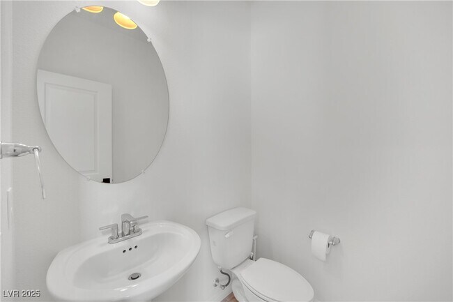Building Photo - 945 Glenhaven Pl