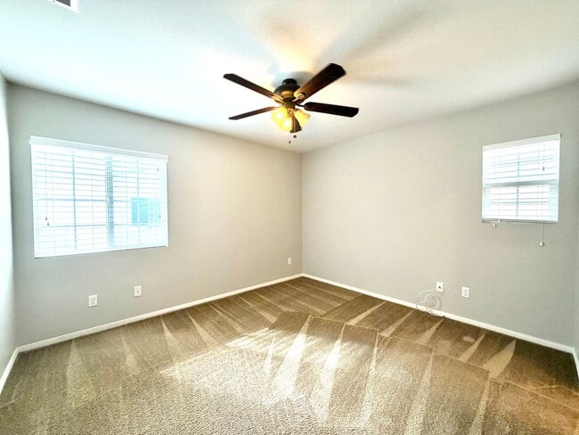 Building Photo - Stylish 2-Bedroom Living with Community Amenities