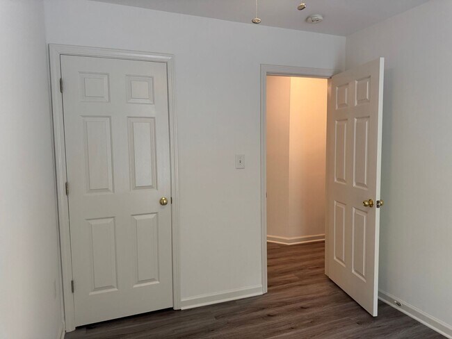 Building Photo - Three Bedroom Townhouse in Sherrills Ford with Bonus Room